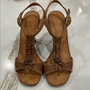 Chie Mihara Brown Leather 3” stacked heel Sandals